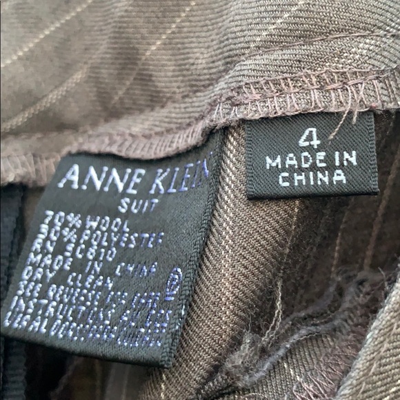 Anne Klein Grey Pinstripe Pant Suit (SIZE: 4) - Picture 8 of 8